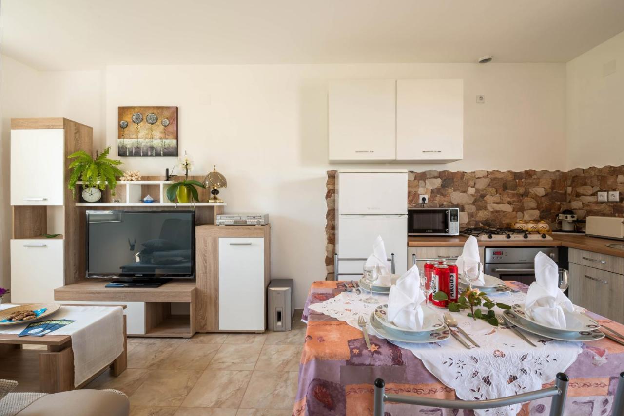 Apartment Radeki Glavica 112B Loborika Экстерьер фото